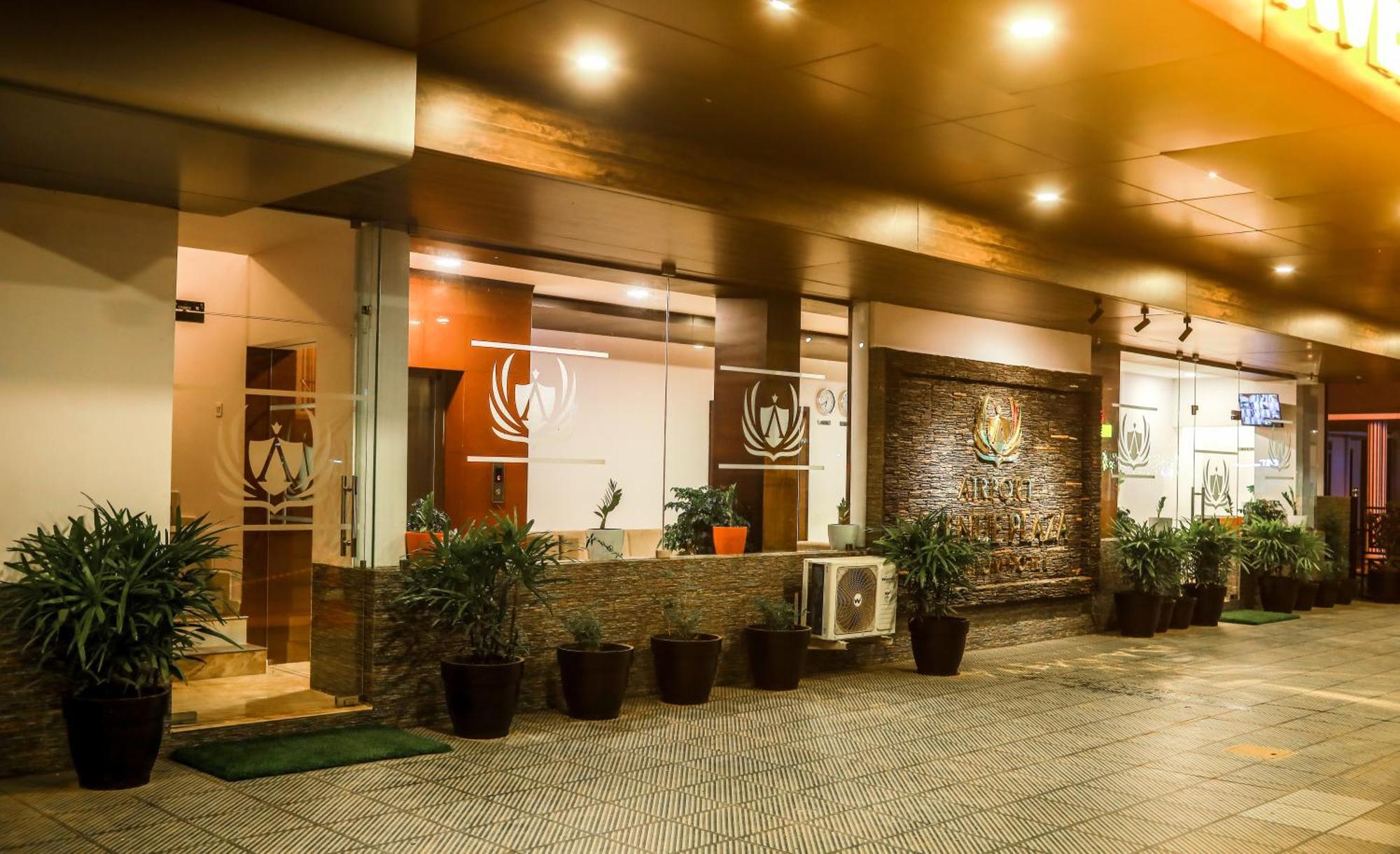 Airport Avenue Plaza Hotel เนดุมบัสเซรี ภายนอก รูปภาพ