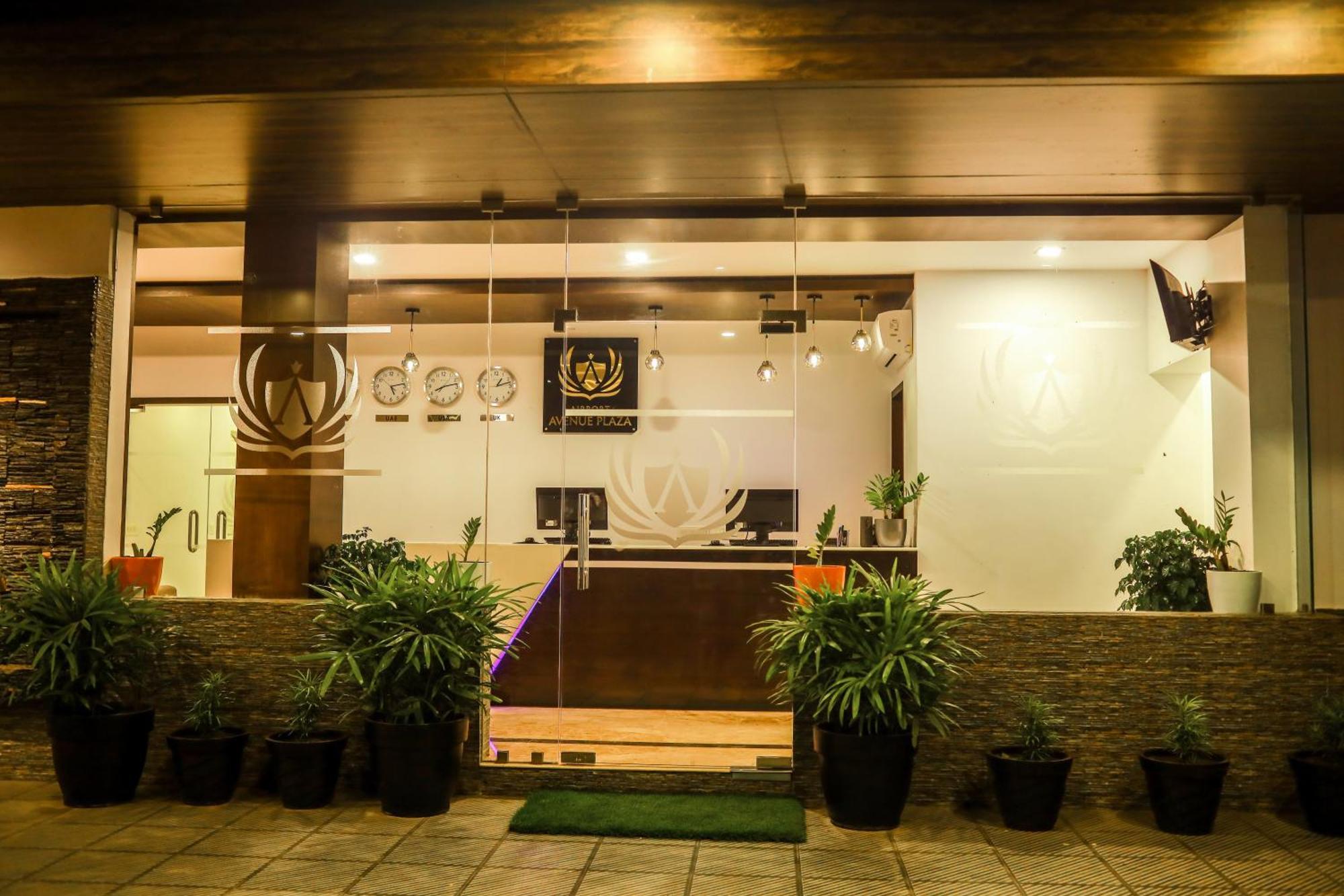 Airport Avenue Plaza Hotel เนดุมบัสเซรี ภายนอก รูปภาพ