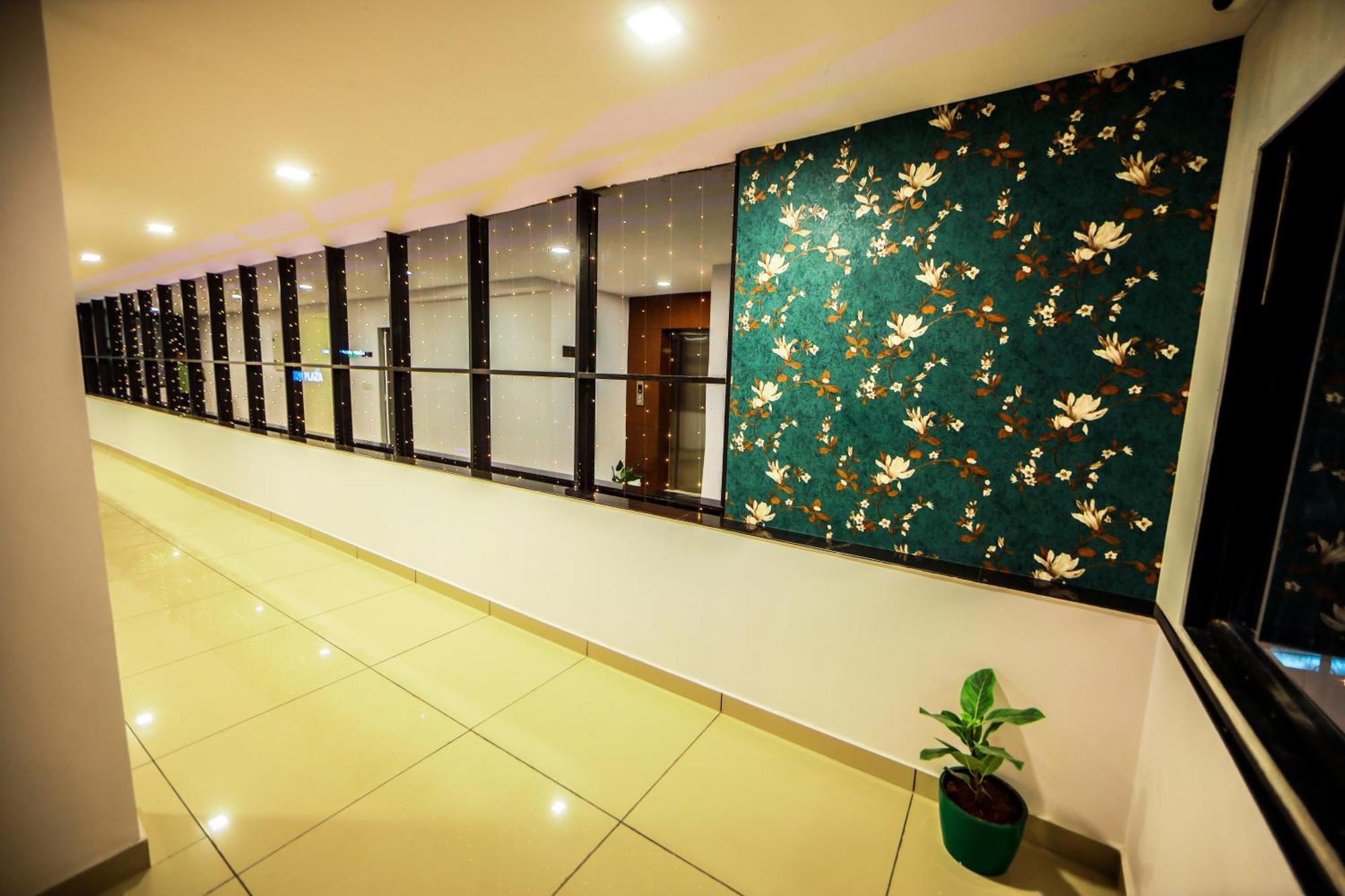 Airport Avenue Plaza Hotel เนดุมบัสเซรี ภายนอก รูปภาพ
