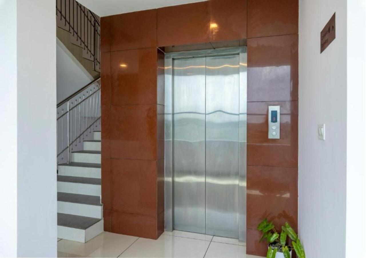 Airport Avenue Plaza Hotel เนดุมบัสเซรี ภายนอก รูปภาพ