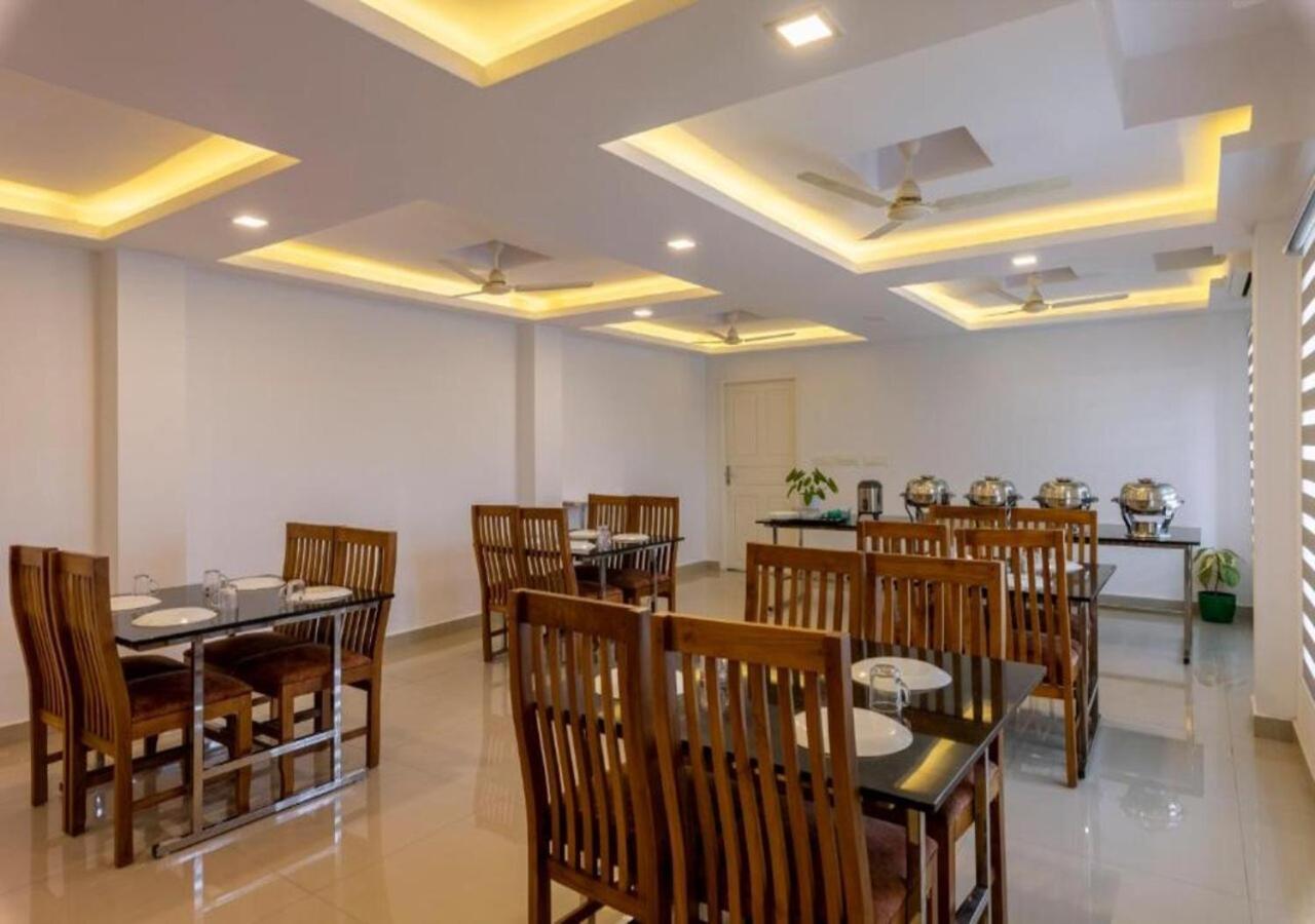 Airport Avenue Plaza Hotel เนดุมบัสเซรี ภายนอก รูปภาพ