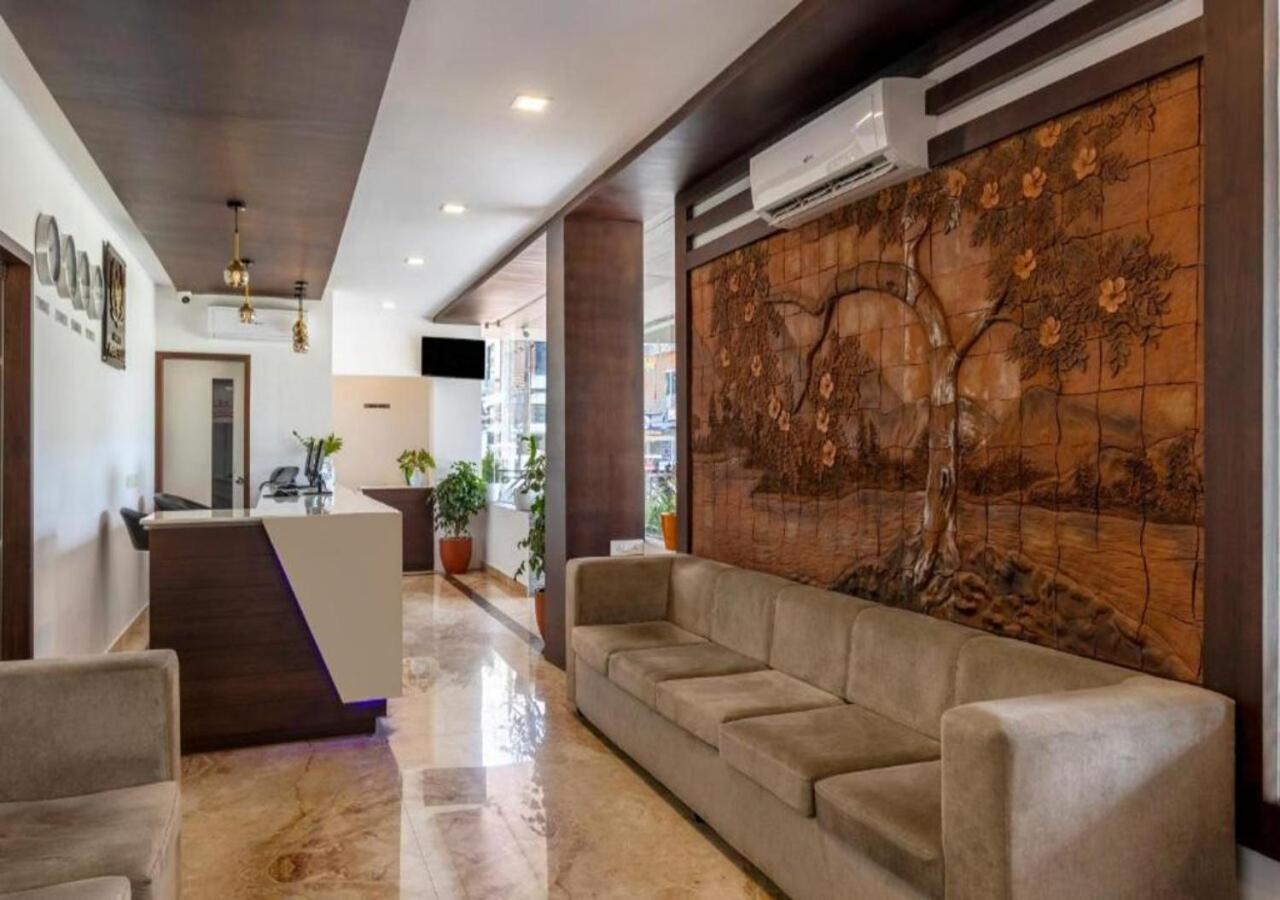 Airport Avenue Plaza Hotel เนดุมบัสเซรี ภายนอก รูปภาพ