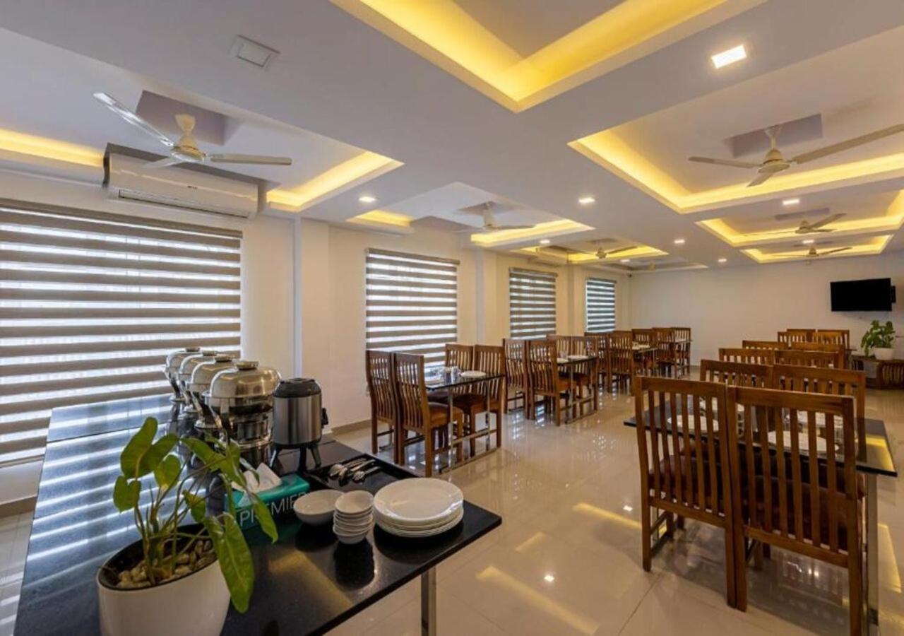 Airport Avenue Plaza Hotel เนดุมบัสเซรี ภายนอก รูปภาพ
