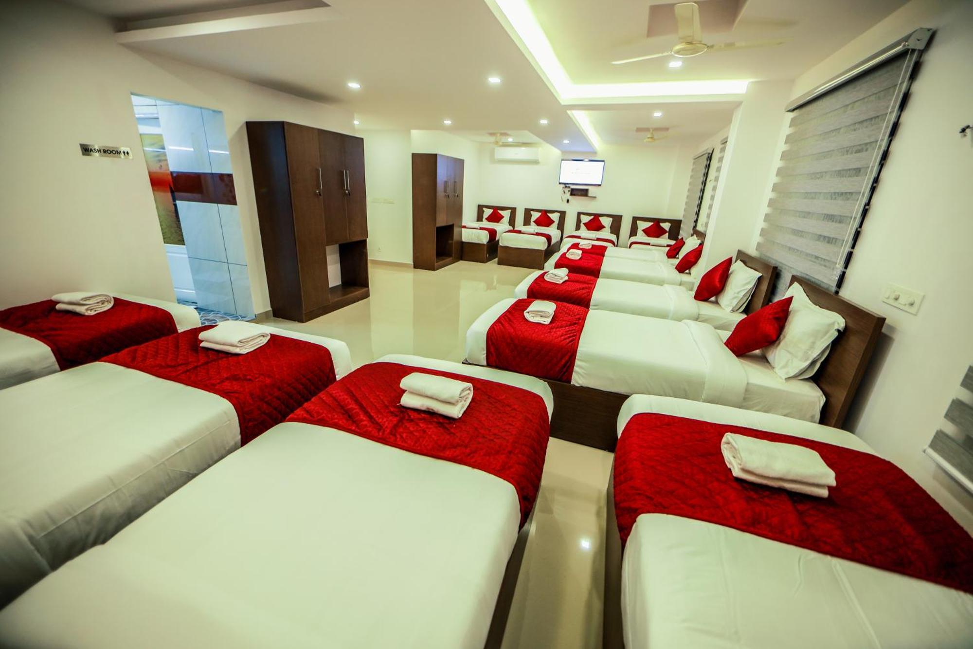 Airport Avenue Plaza Hotel เนดุมบัสเซรี ภายนอก รูปภาพ