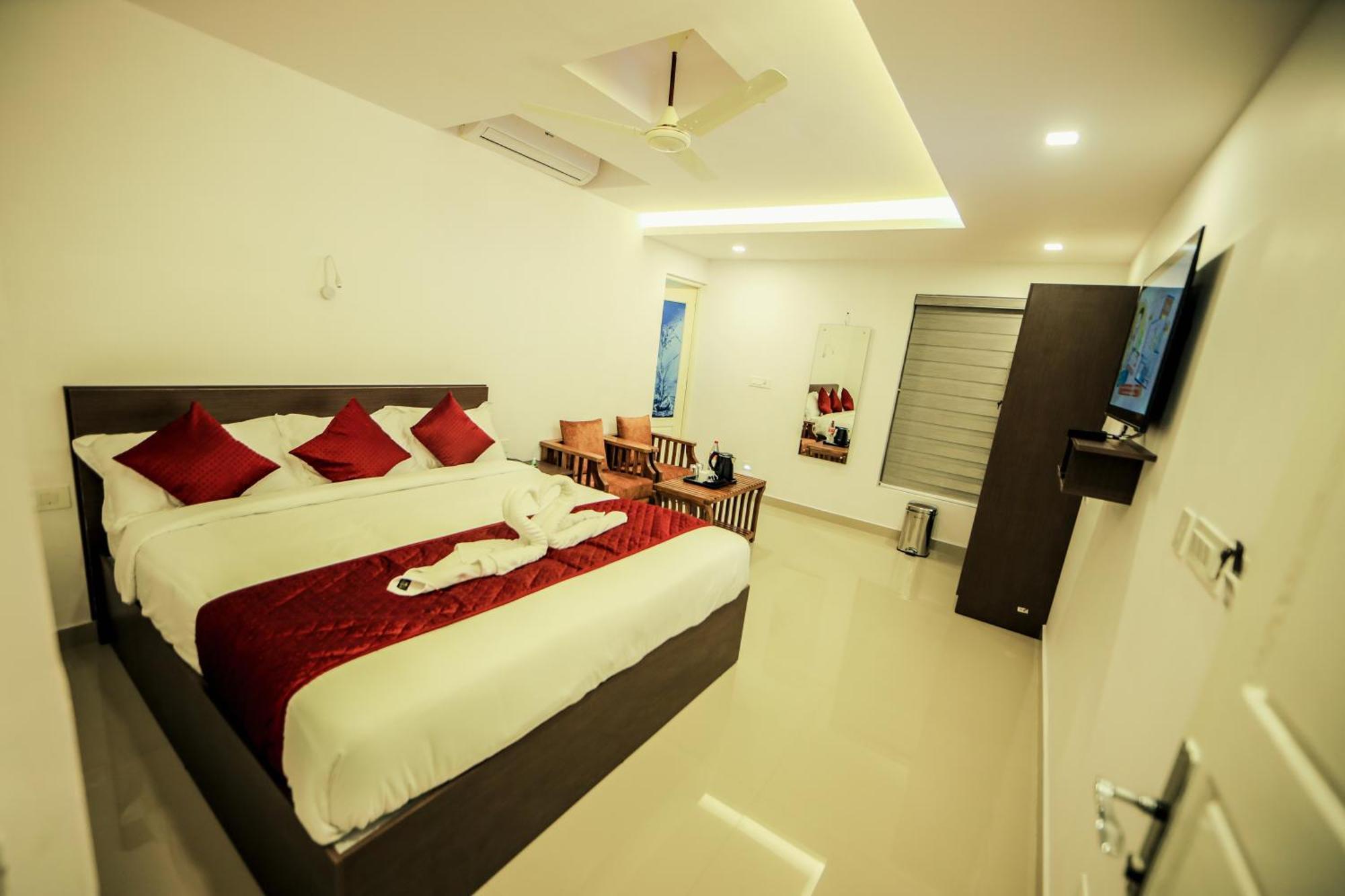 Airport Avenue Plaza Hotel เนดุมบัสเซรี ภายนอก รูปภาพ