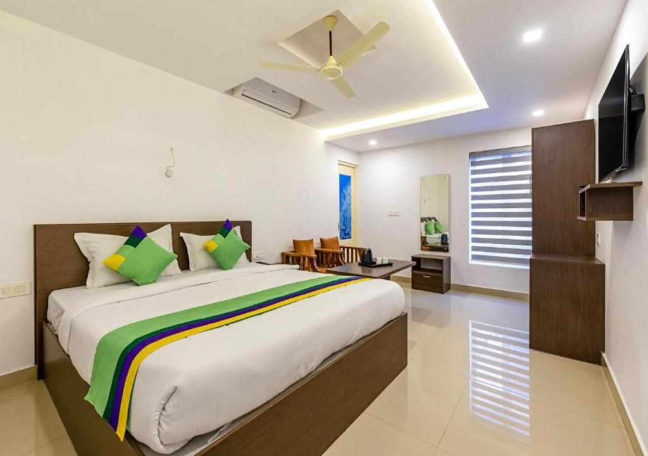 Airport Avenue Plaza Hotel เนดุมบัสเซรี ภายนอก รูปภาพ